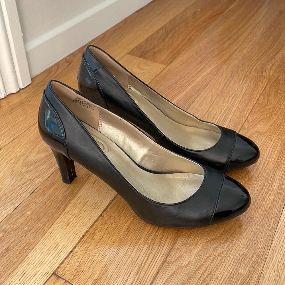Bandolino Black Leather and Patent Leather Heel